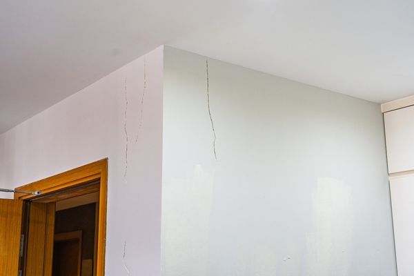 vertical crack on interior wall in Sydney Inner West home